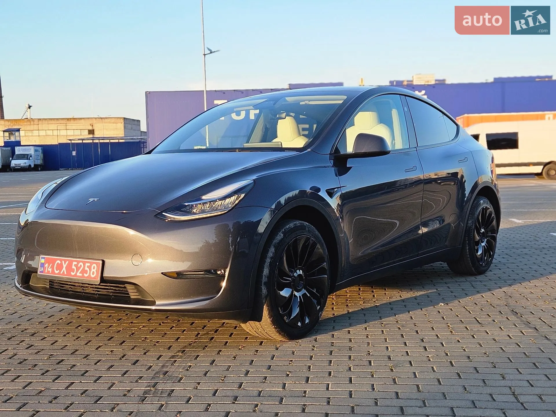 Tesla Model Y, 2023