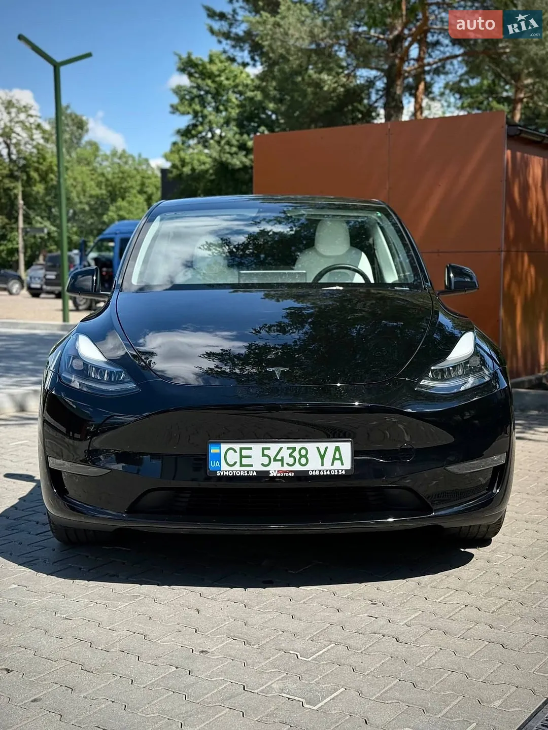Tesla Model Y, 2024