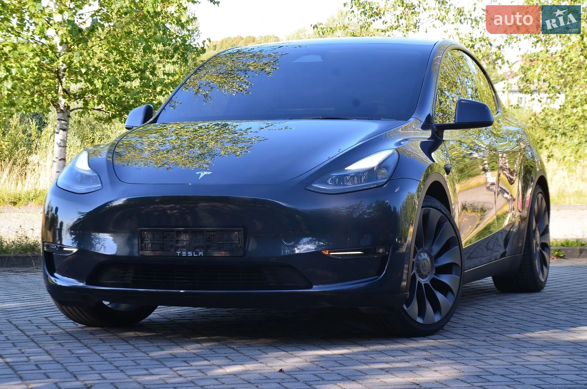 Tesla Model Y, 2024