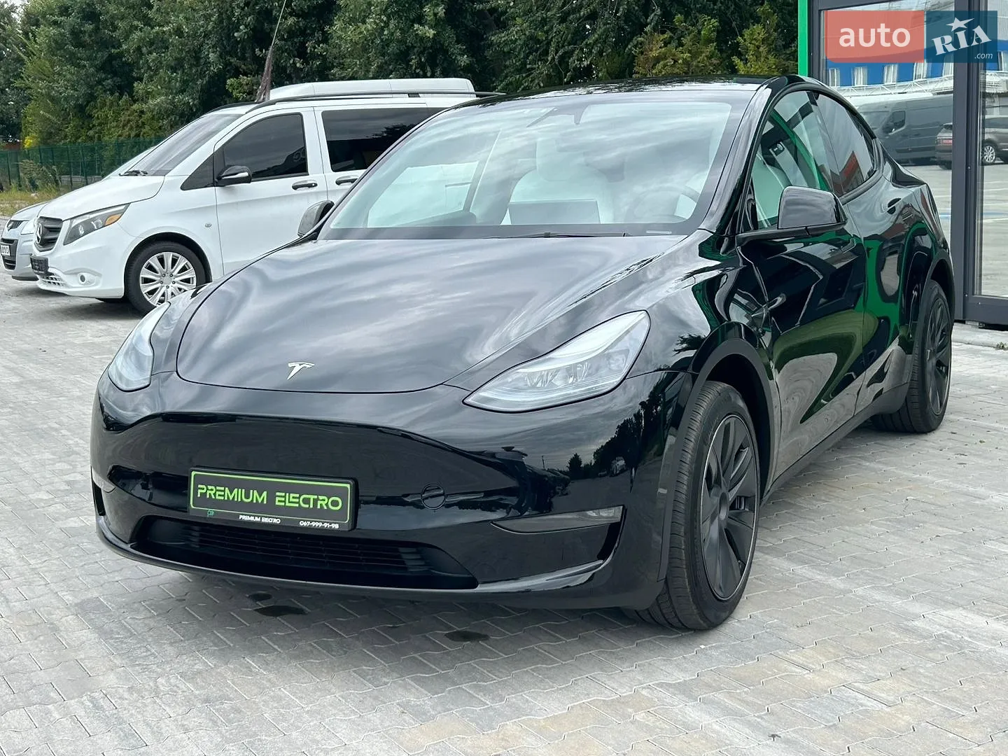 Tesla Model Y, 2025