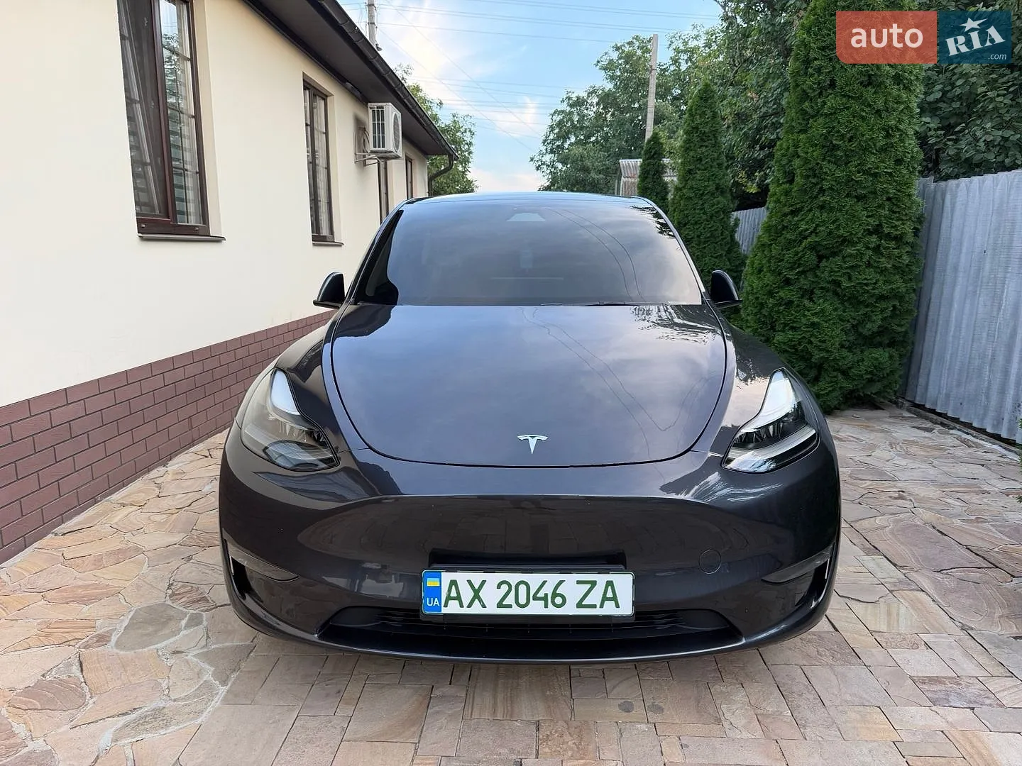 Tesla Model Y, 2024