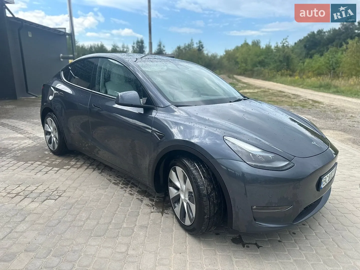 Tesla Model Y 2022 — 1