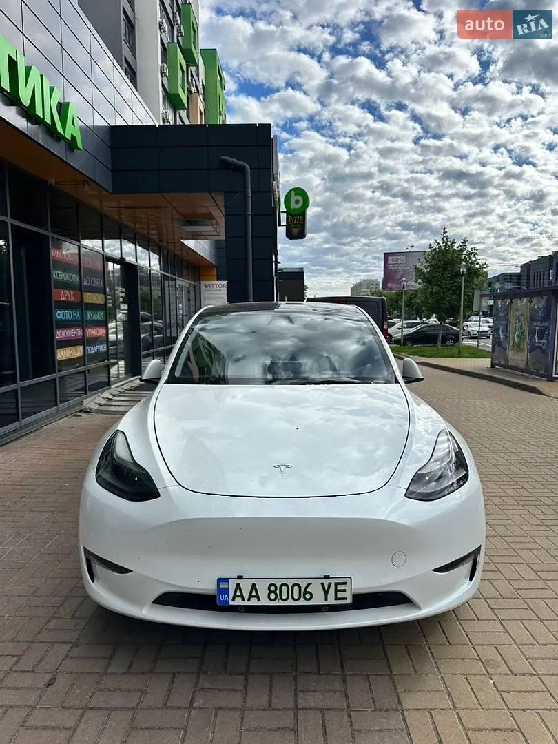 Tesla Model Y, 2023