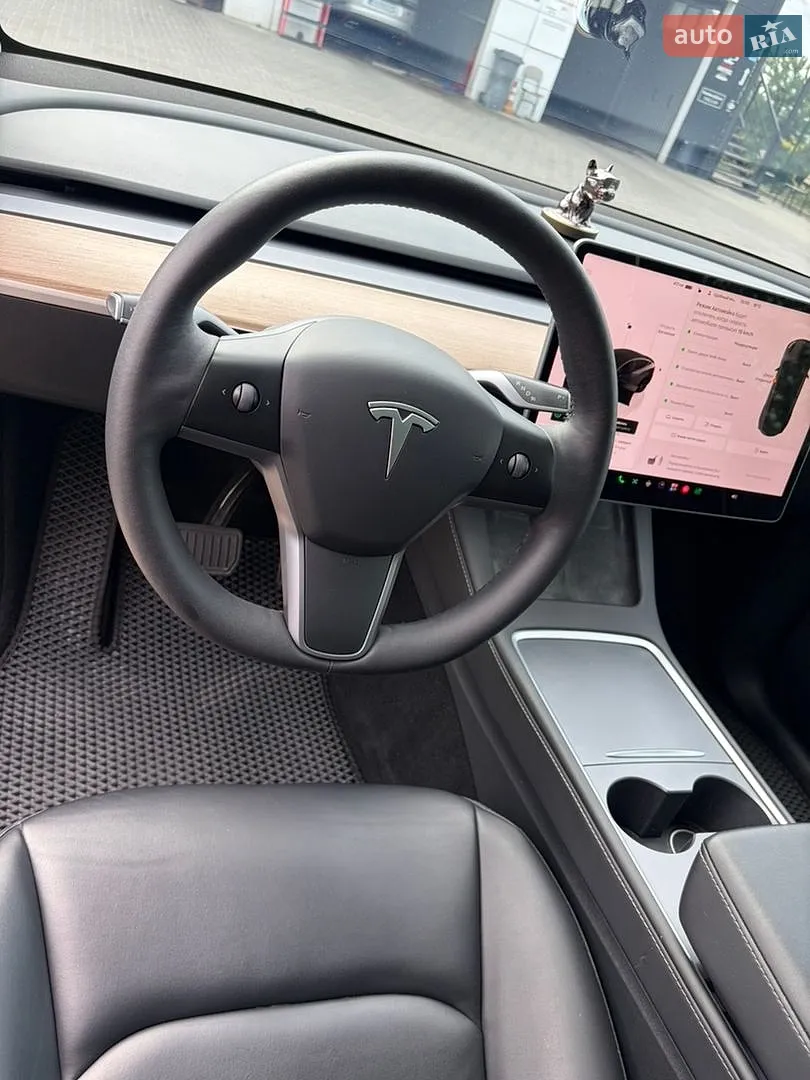 Tesla Model Y, 2023