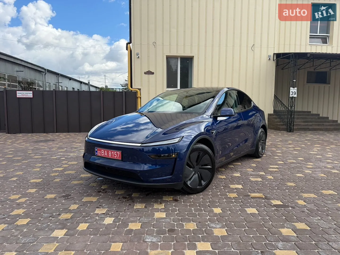 Tesla Model Y, 2025