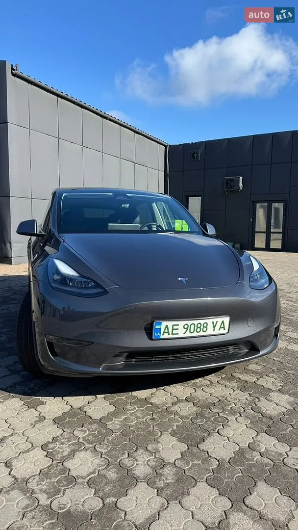 Tesla Model Y, 2023