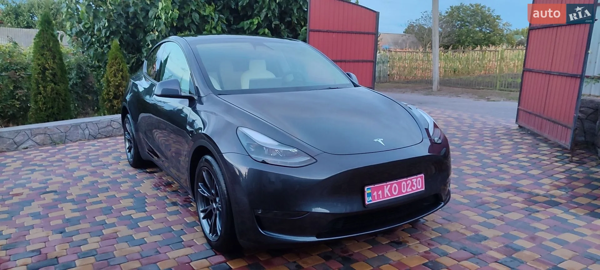 Tesla Model Y, 2024