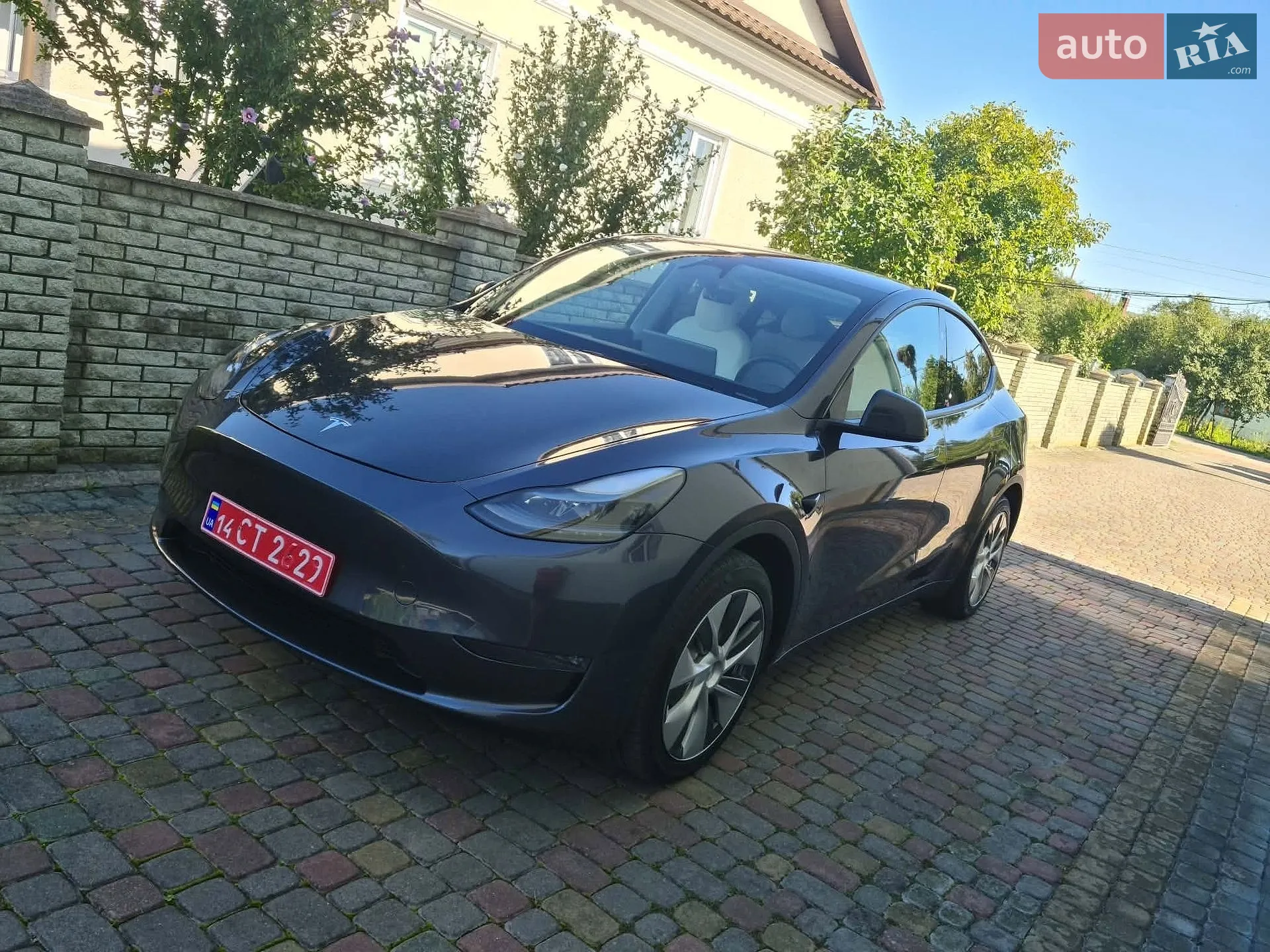 Tesla Model Y, 2024