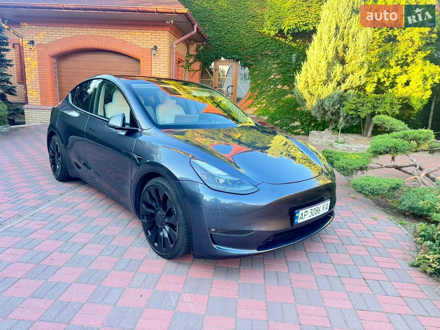 Tesla Model Y, 2023