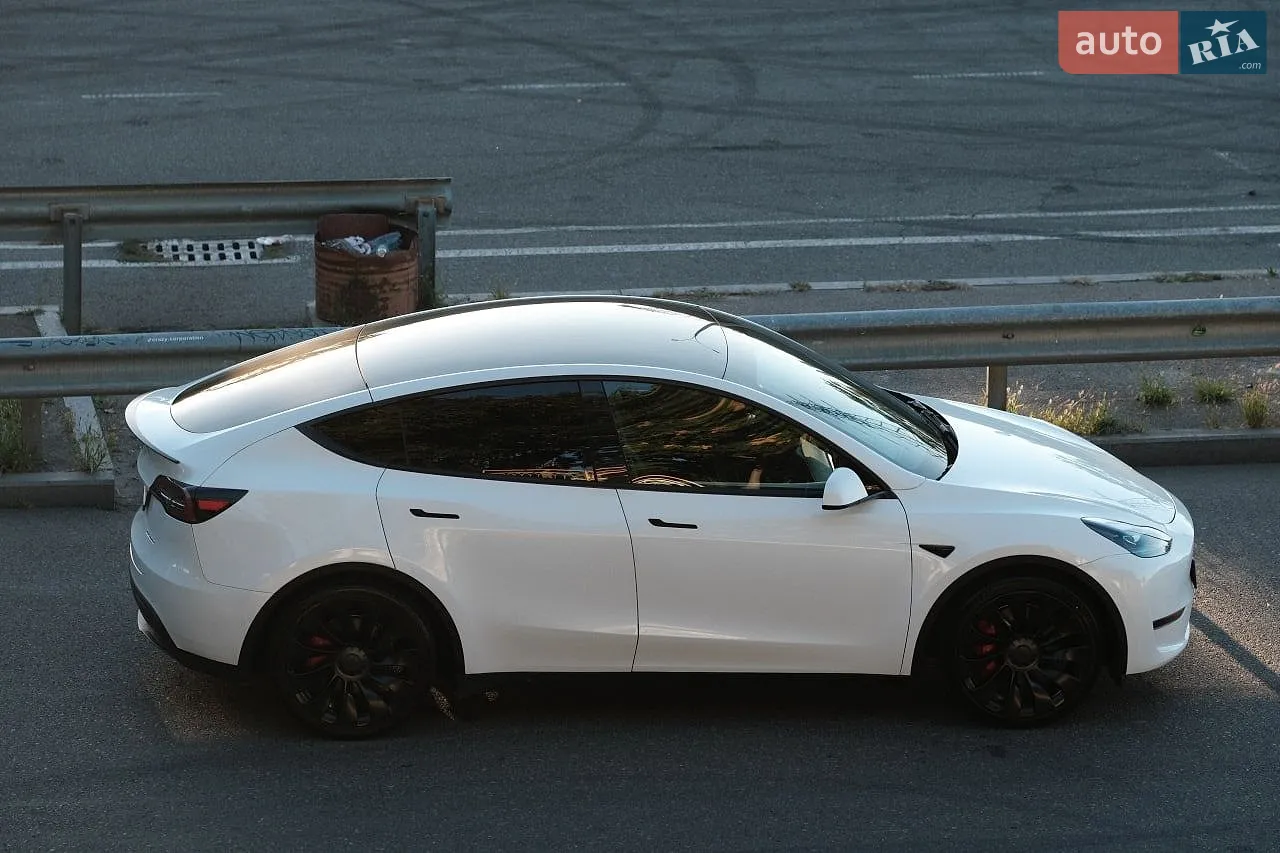 Tesla Model Y, 2021