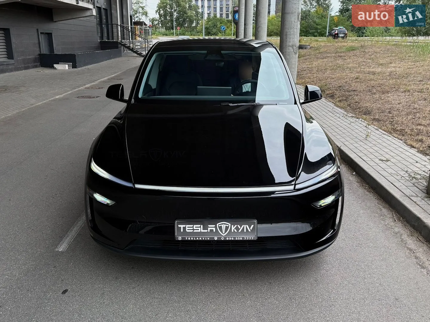 Tesla Model Y, 2025