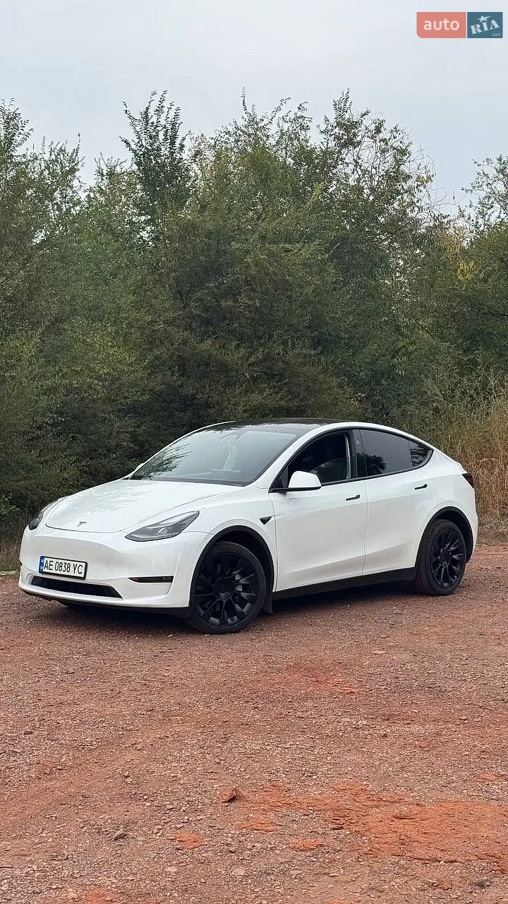 Tesla Model Y, 2023