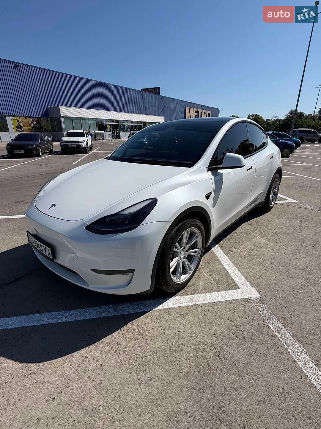 Tesla Model Y, 2023