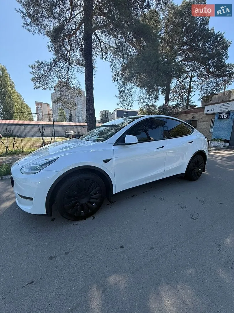 Tesla Model Y, 2023
