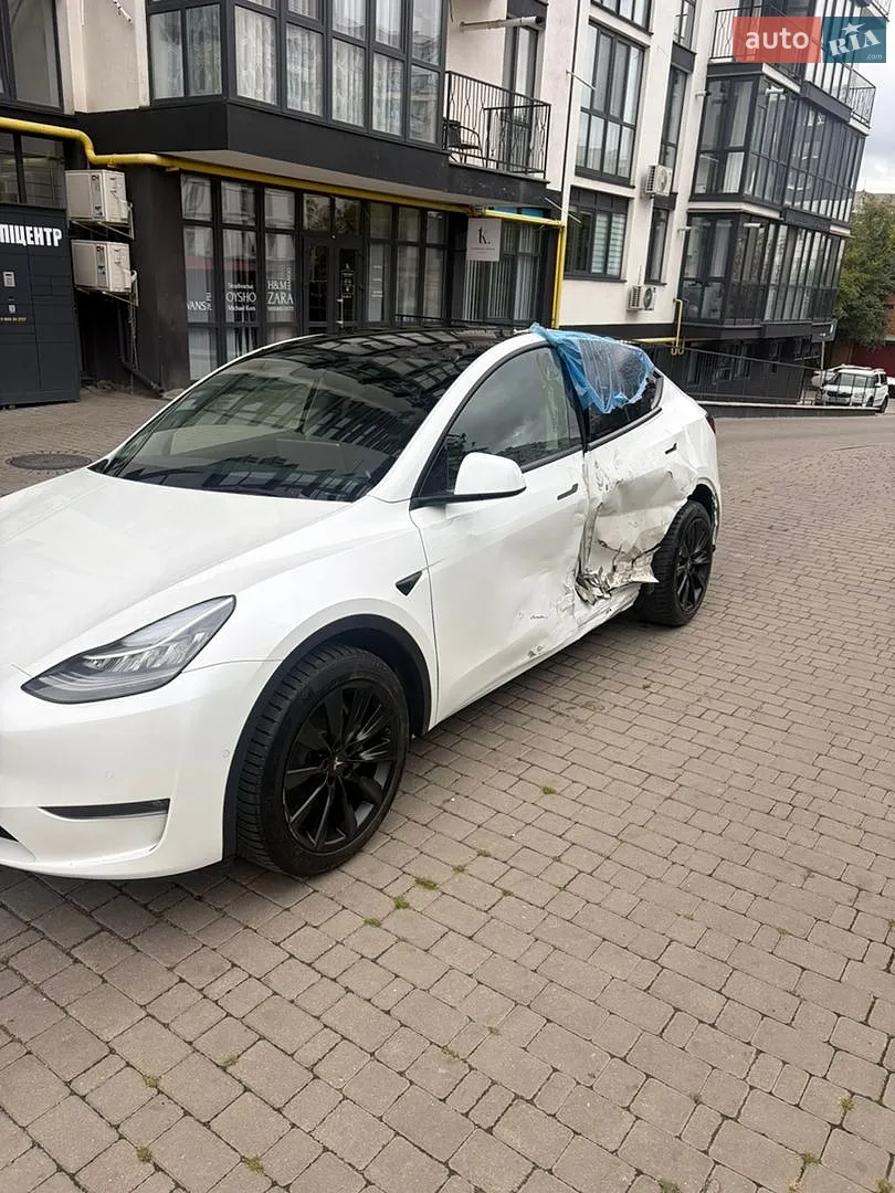 Tesla Model Y, 2021