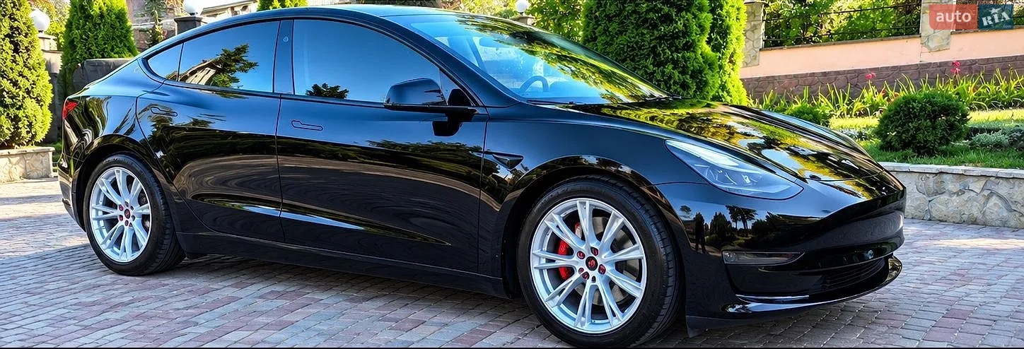 Tesla Model Y, 2024