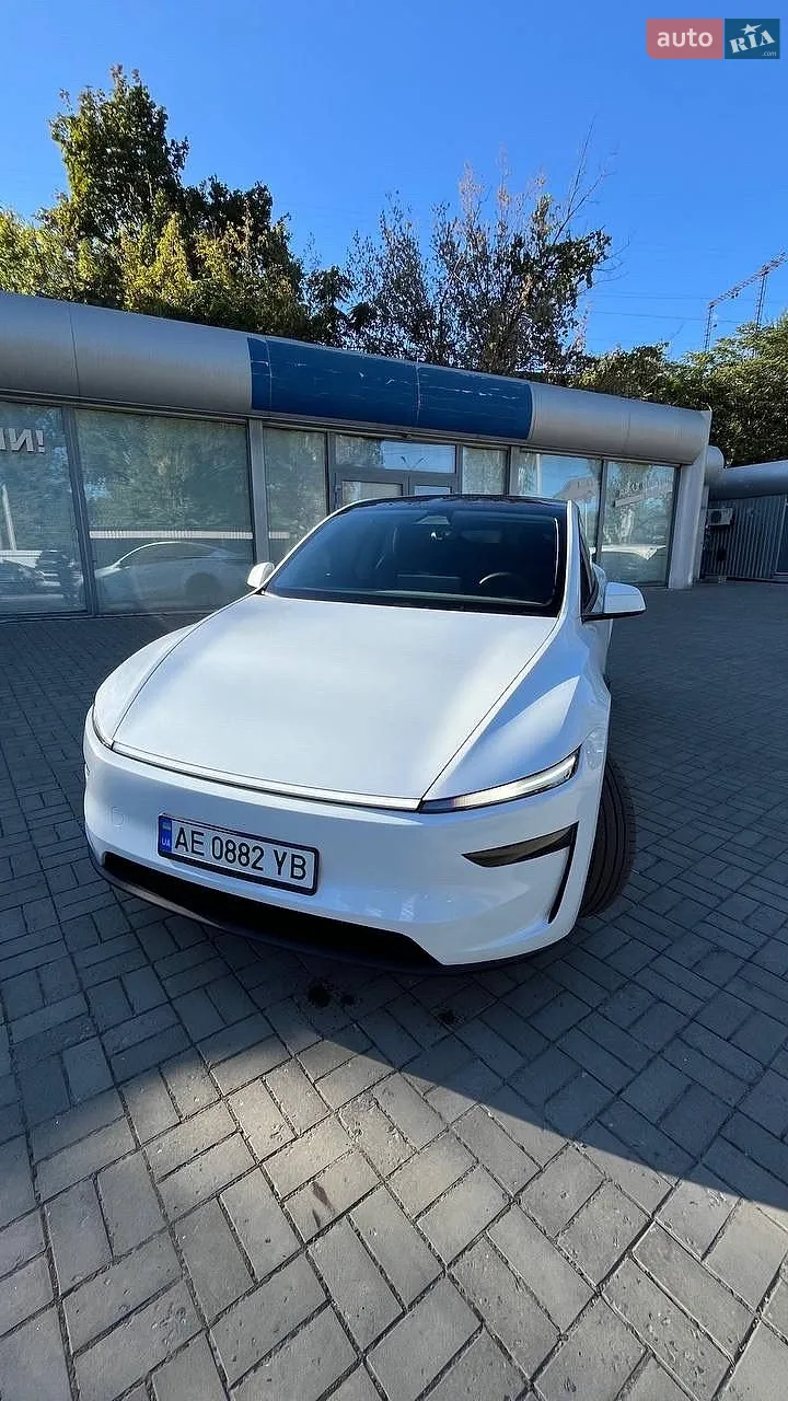 Tesla Model Y, 2025