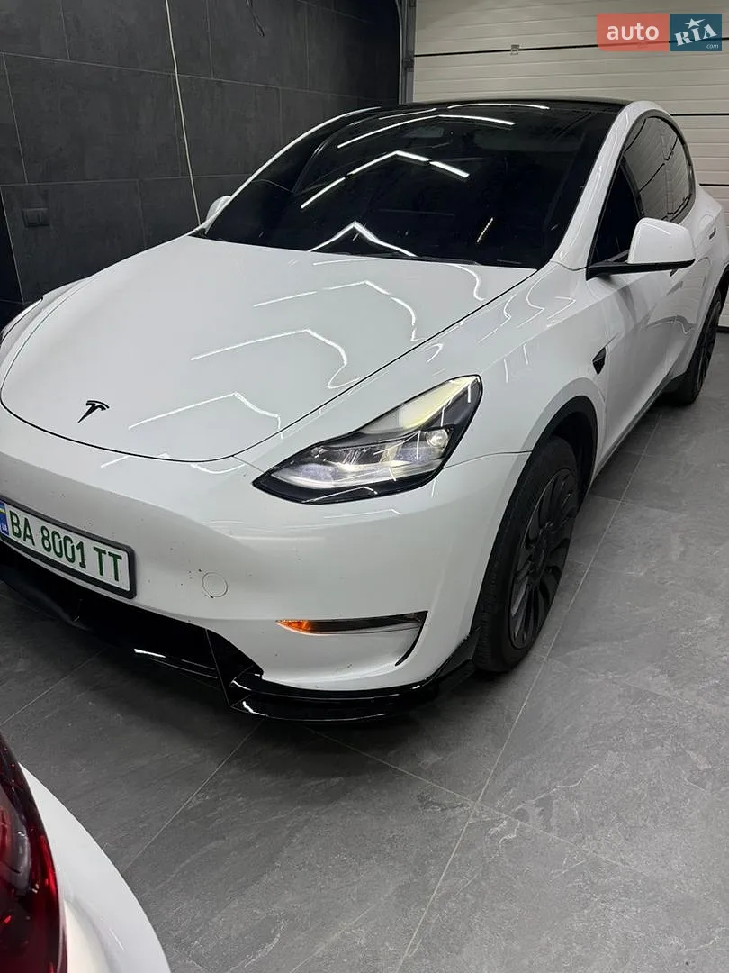 Tesla Model Y, 2023