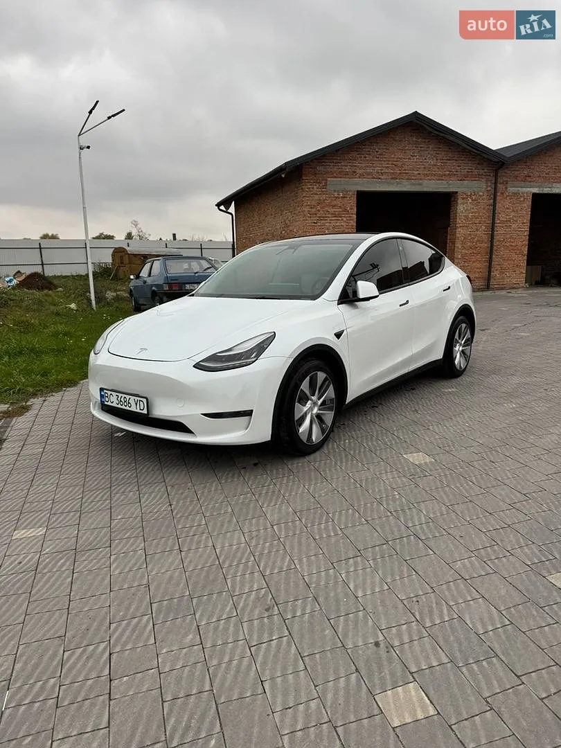 Tesla Model Y, 2022