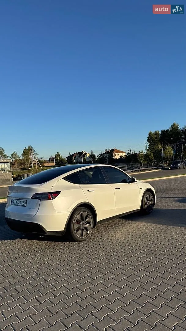 Tesla Model Y, 2023
