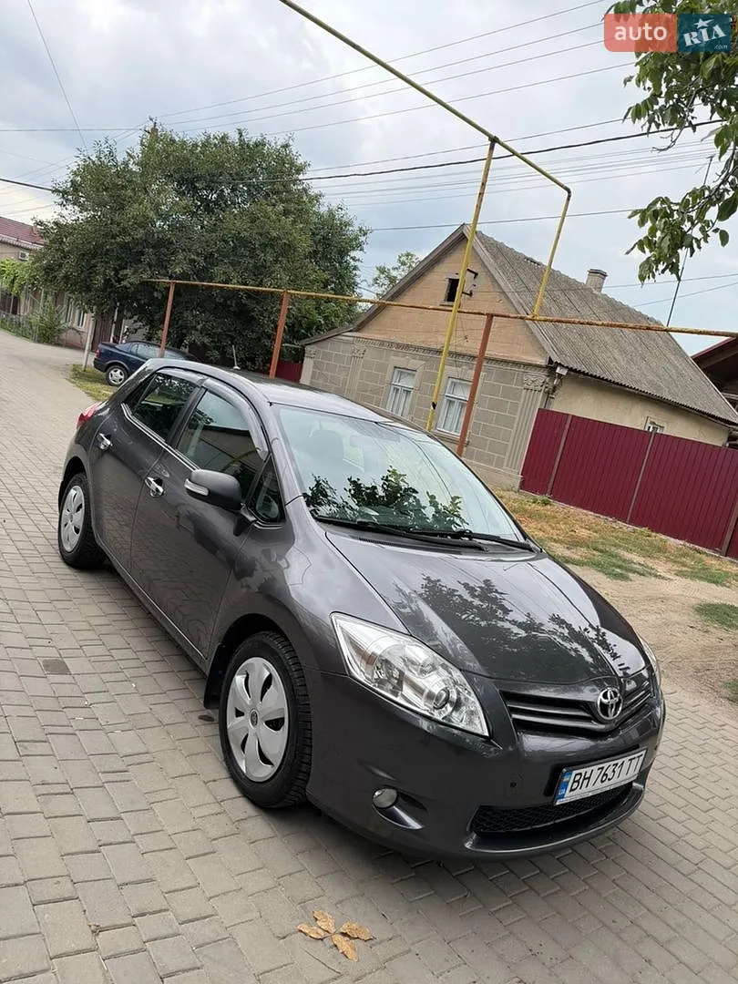 Toyota Auris, 2011