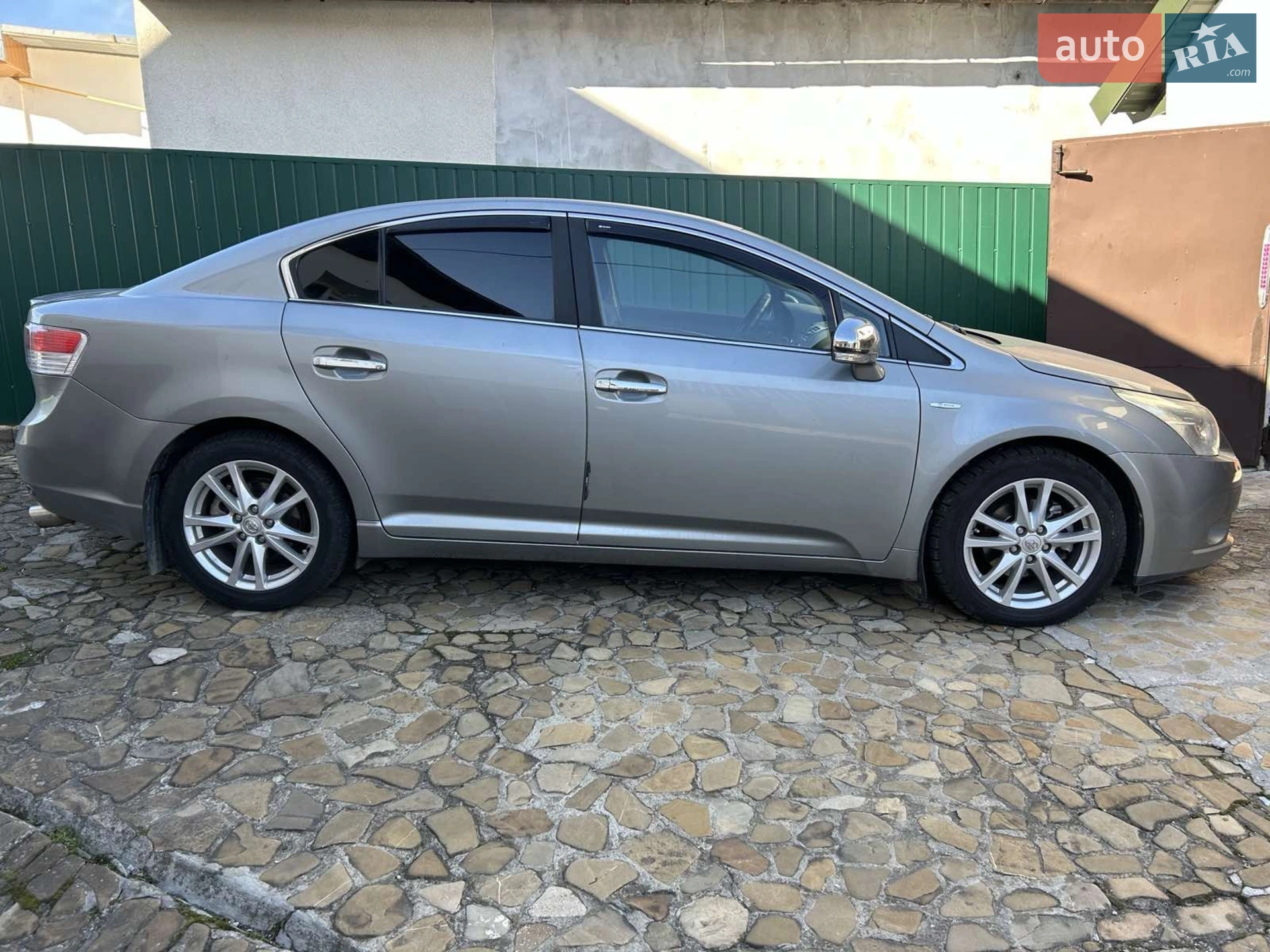 Toyota Avensis, 2010
