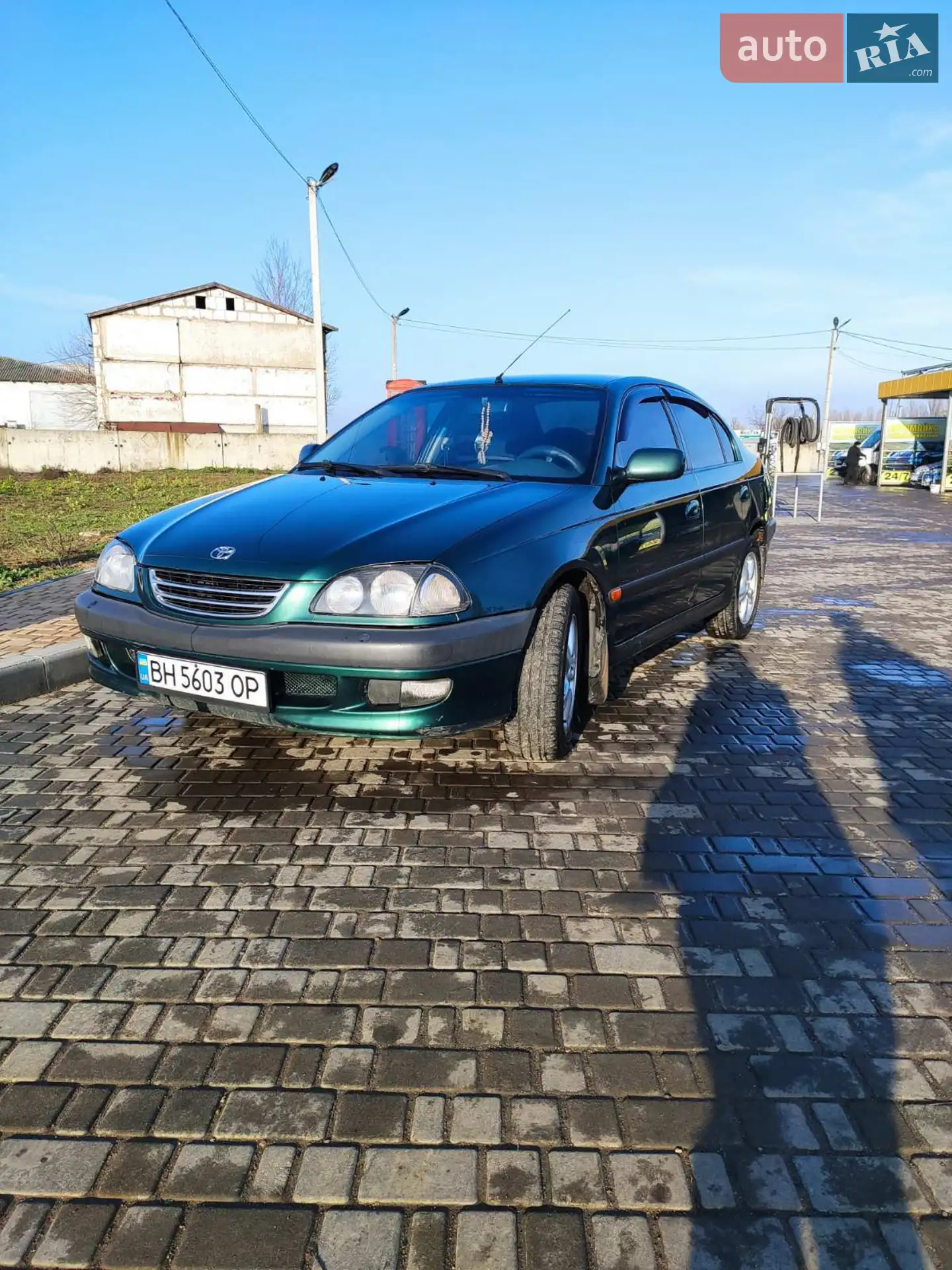Toyota Avensis, 1998