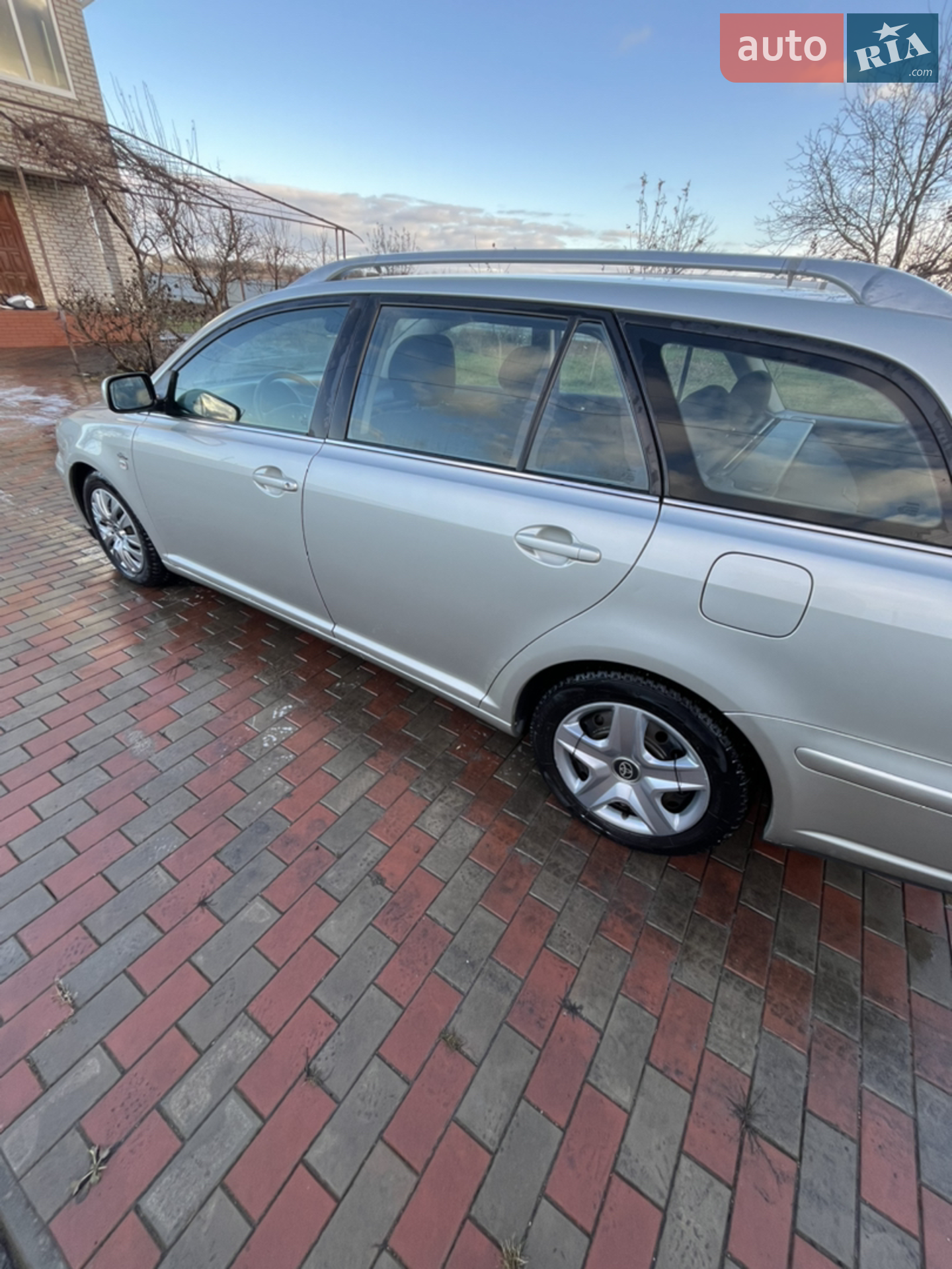 Toyota Avensis, 2004