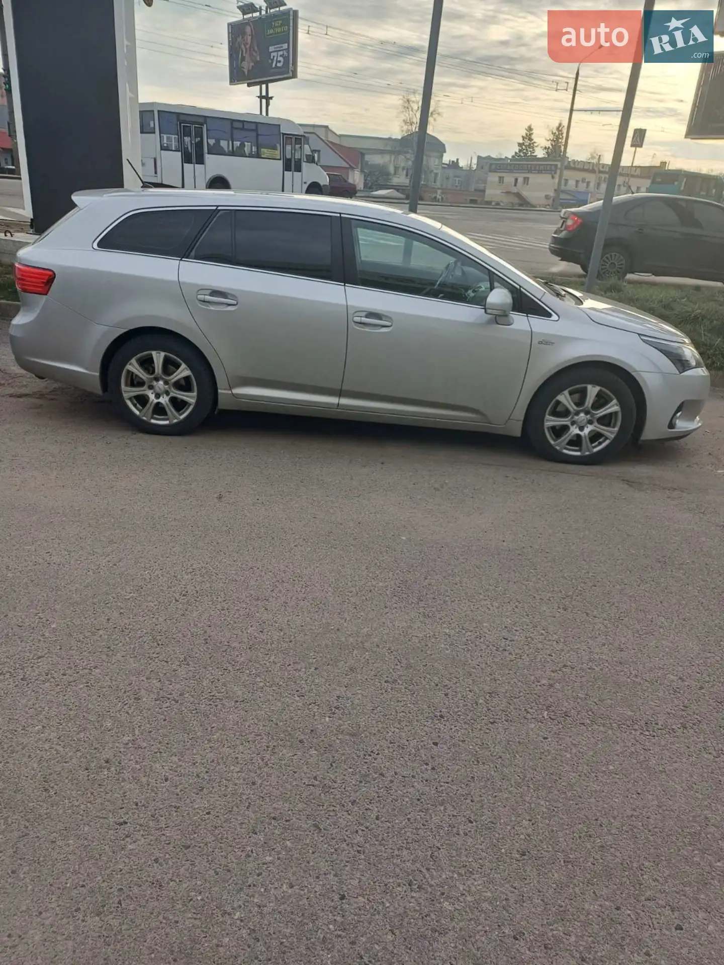 Toyota Avensis, 2012