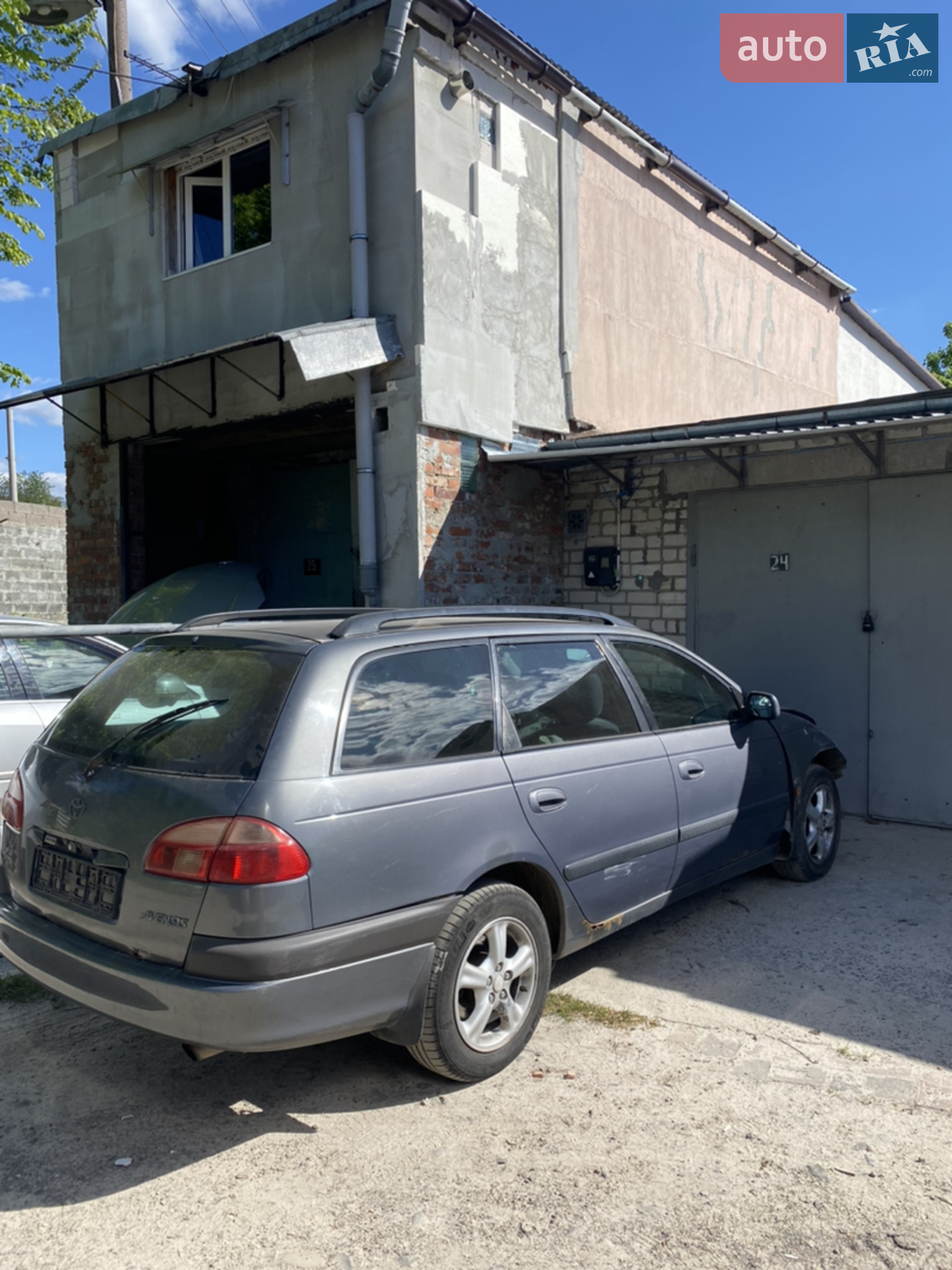 Toyota Avensis, 2002