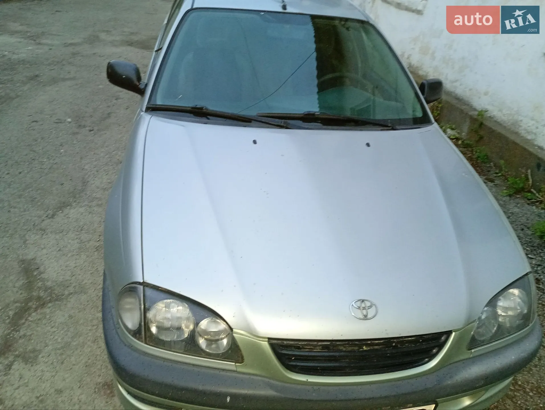 Toyota Avensis, 1999