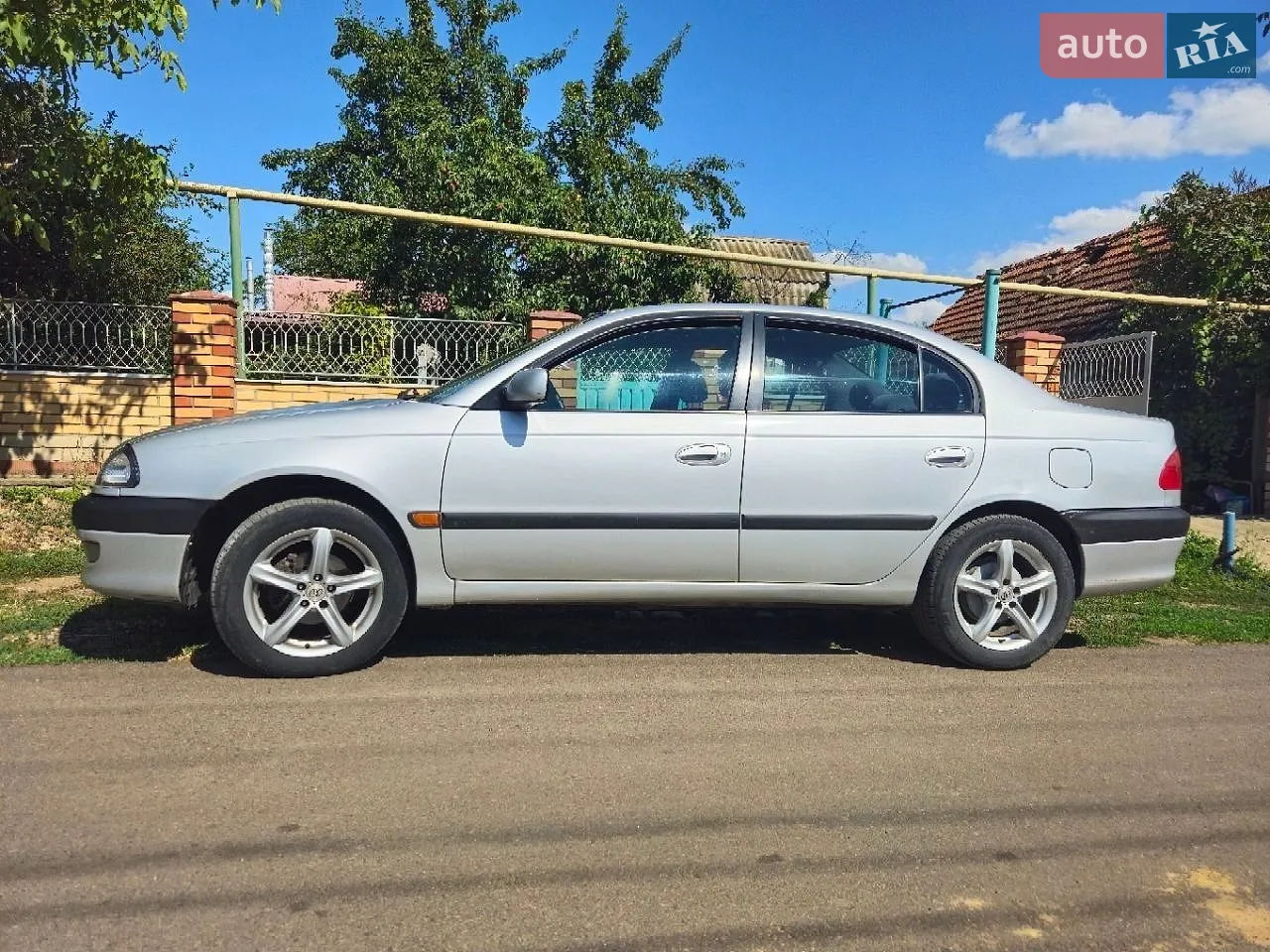 Toyota Avensis, 1998