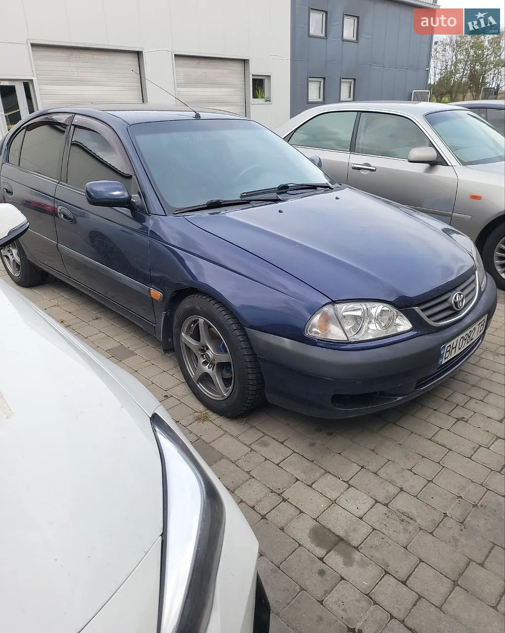 Toyota Avensis, 2001