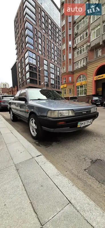 Toyota Camry, 1988
