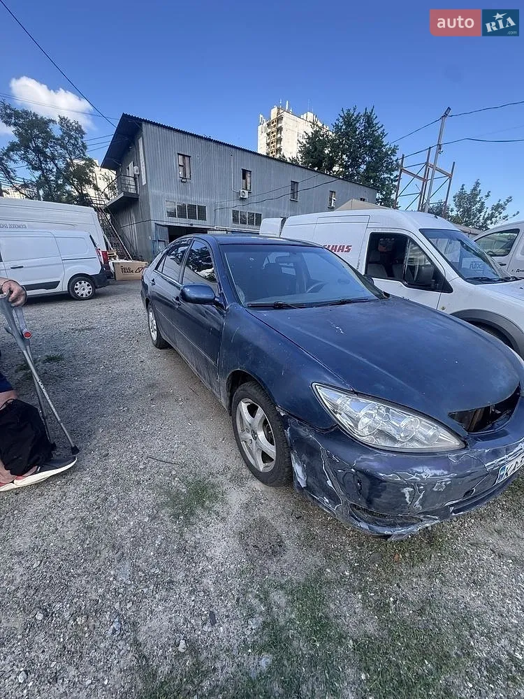 Toyota Camry, 2004