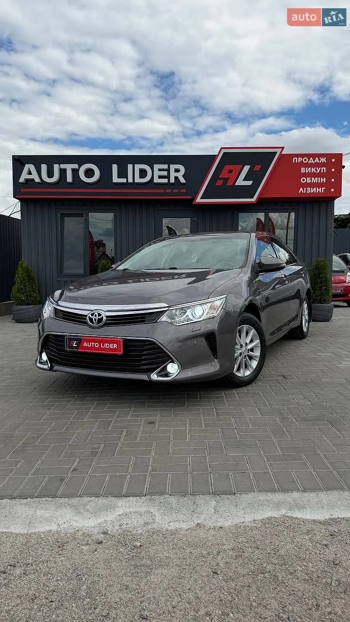 Toyota Camry, 2016