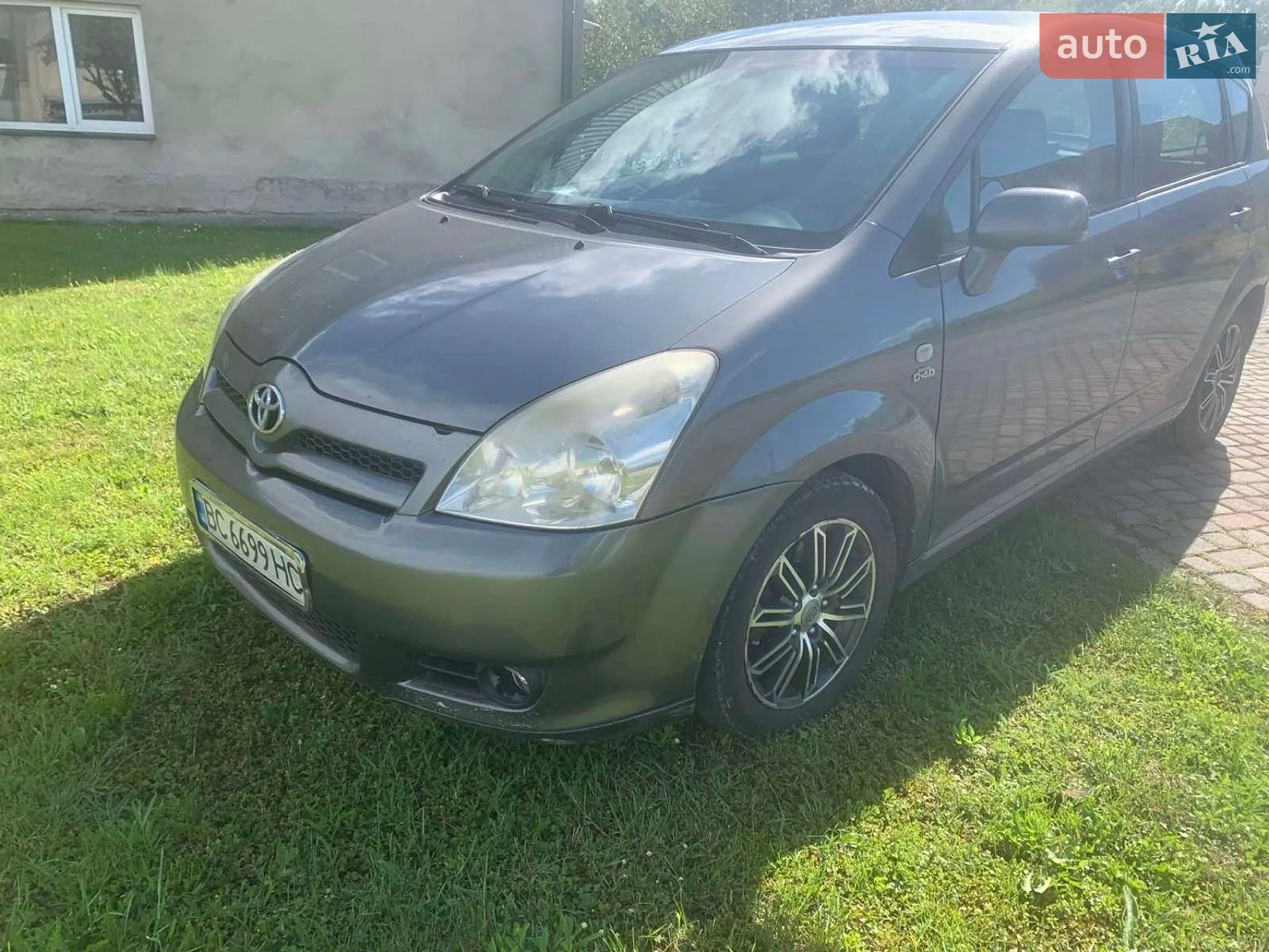 Toyota Corolla Verso, 2004