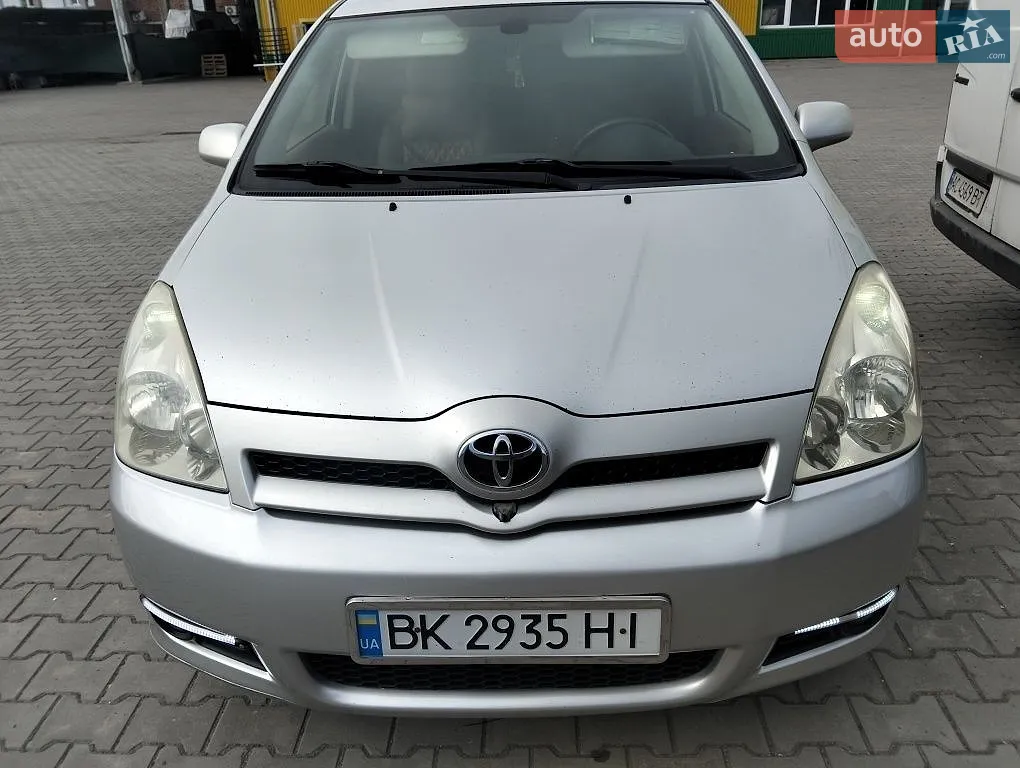 Toyota Corolla Verso, 2005