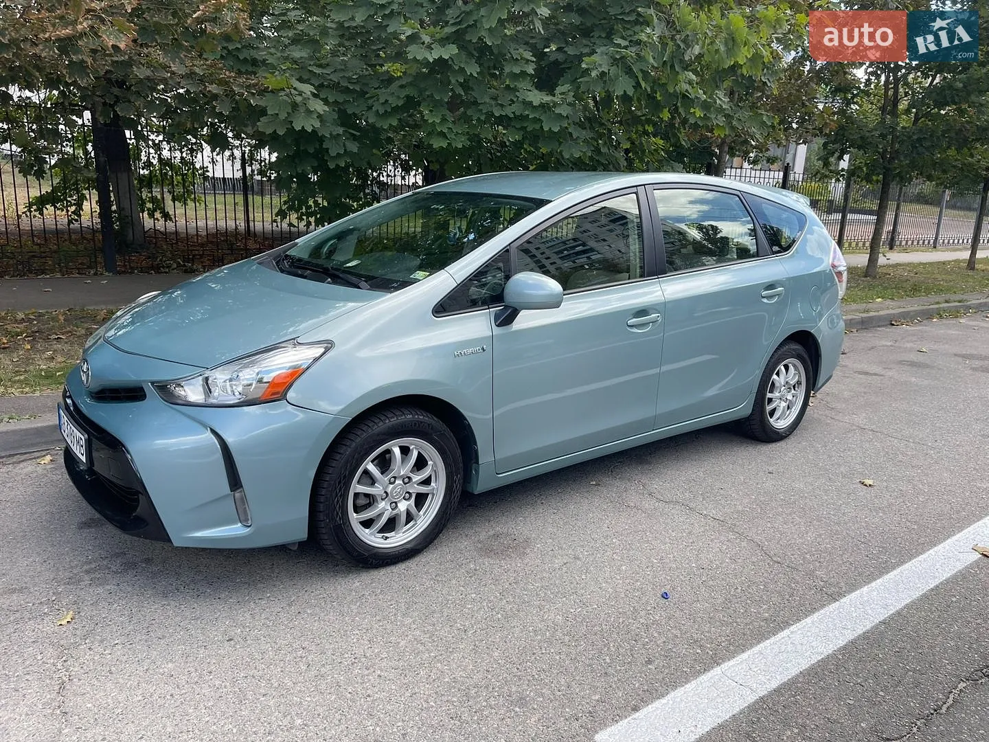 Toyota Prius v, 2016