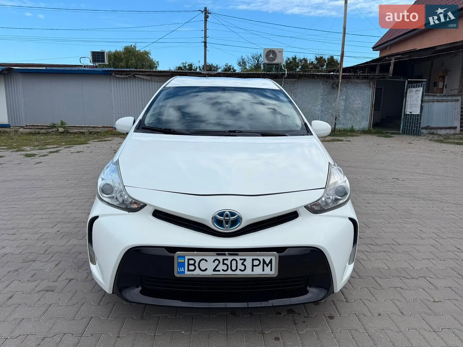 Toyota Prius v, 2017