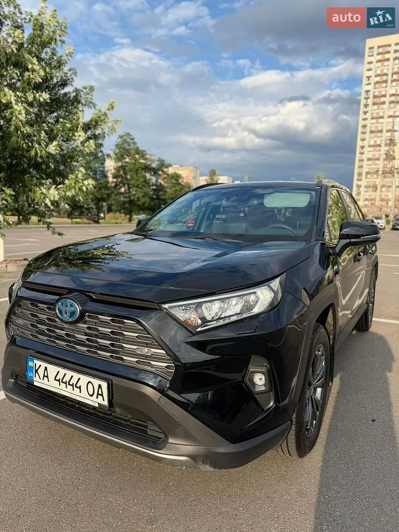 Toyota RAV4, 2023