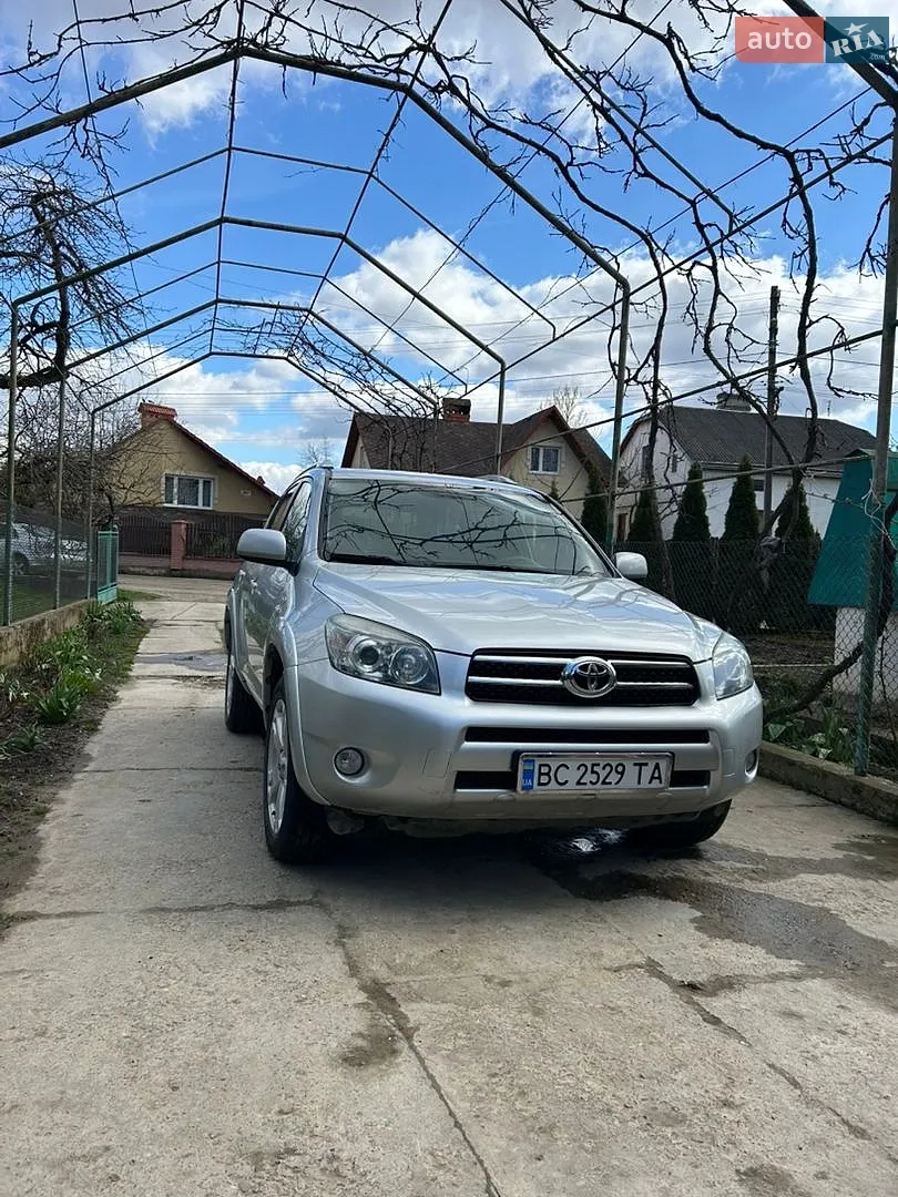 Toyota RAV4, 2005