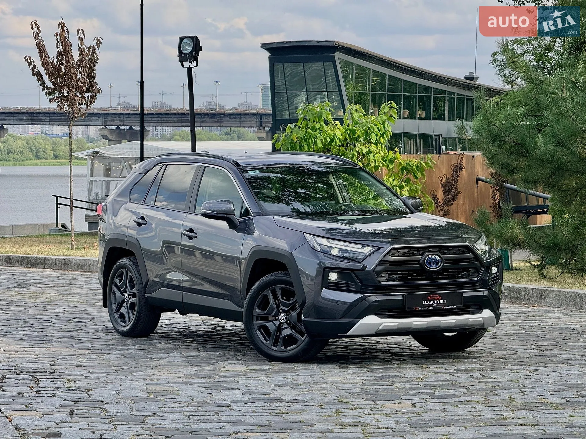 Toyota RAV4, 2023