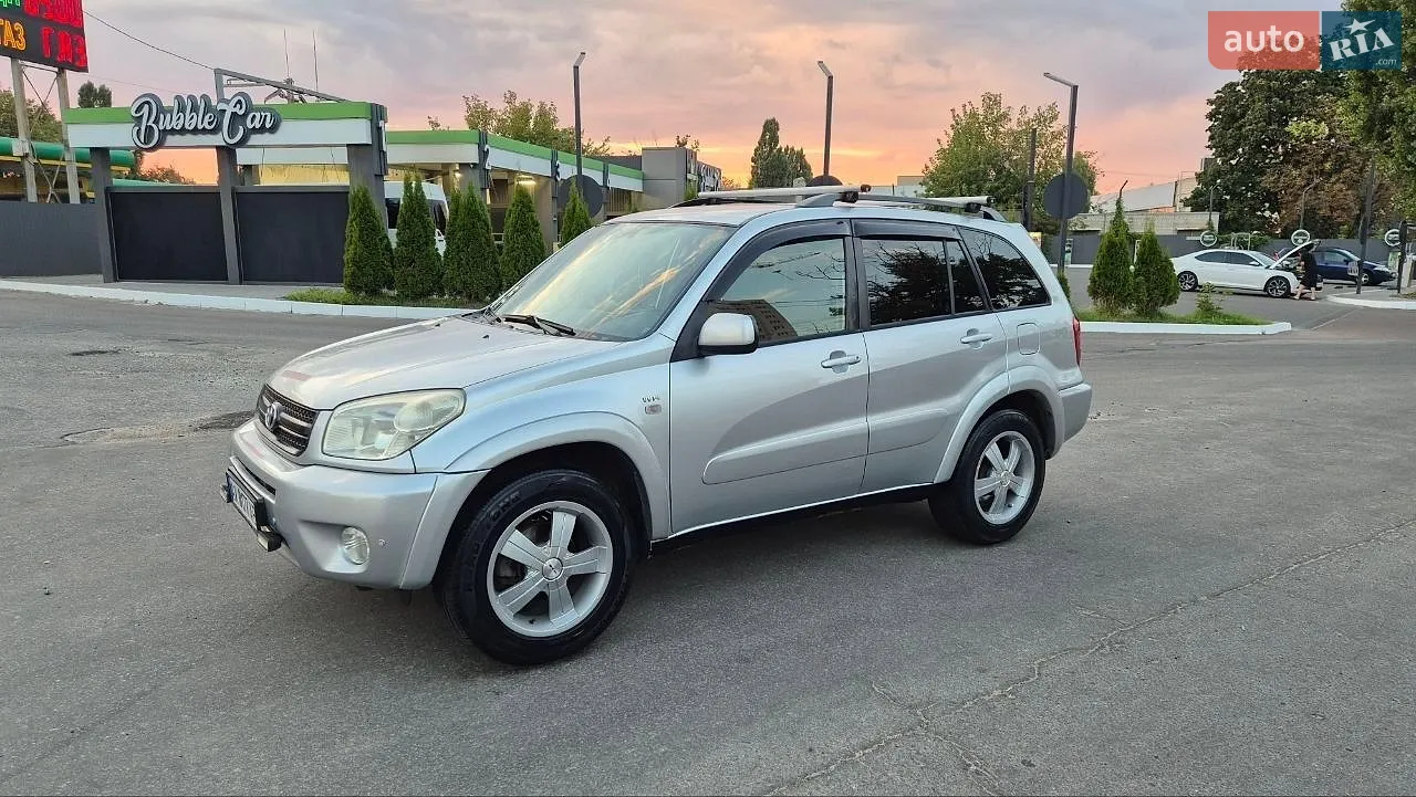 Toyota RAV4, 2004