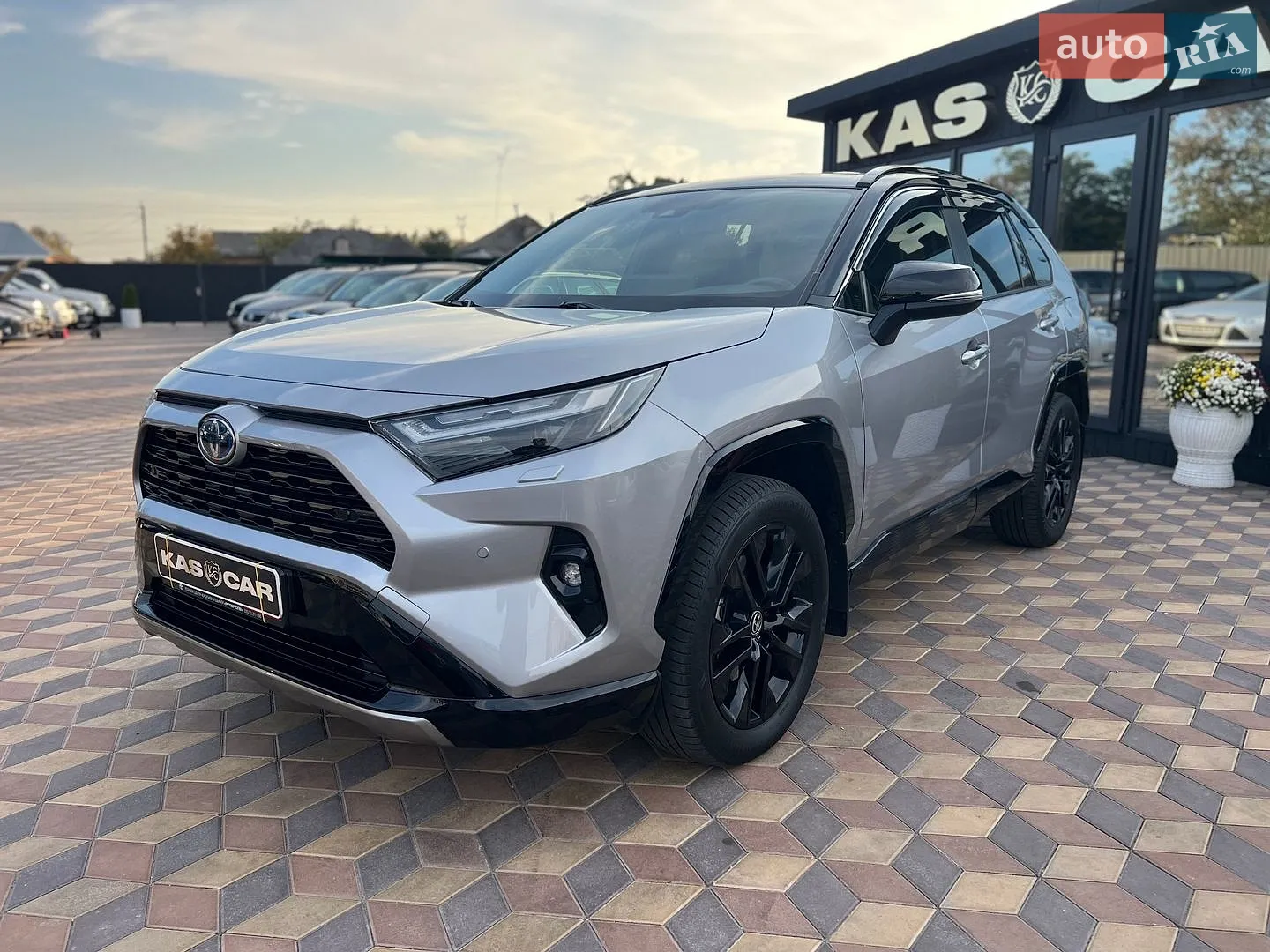Toyota RAV4, 2023