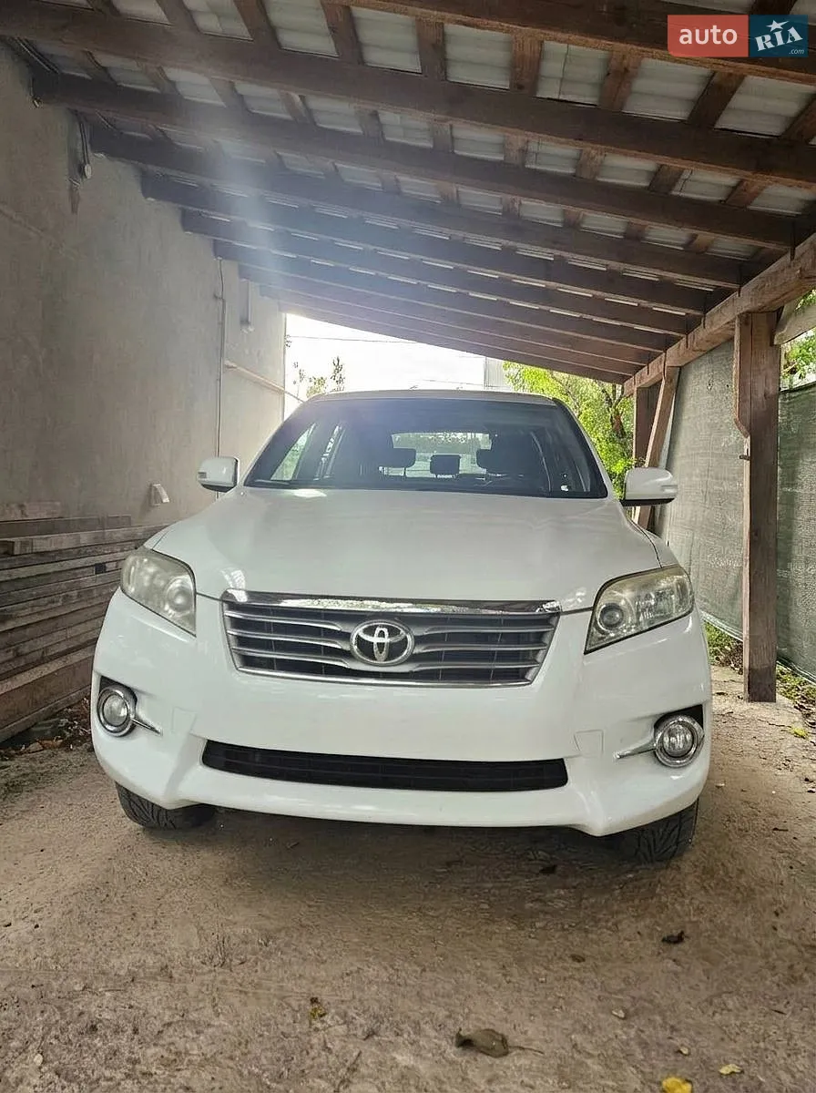 Toyota RAV4, 2011