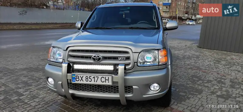 Toyota Sequoia 2002 — 1