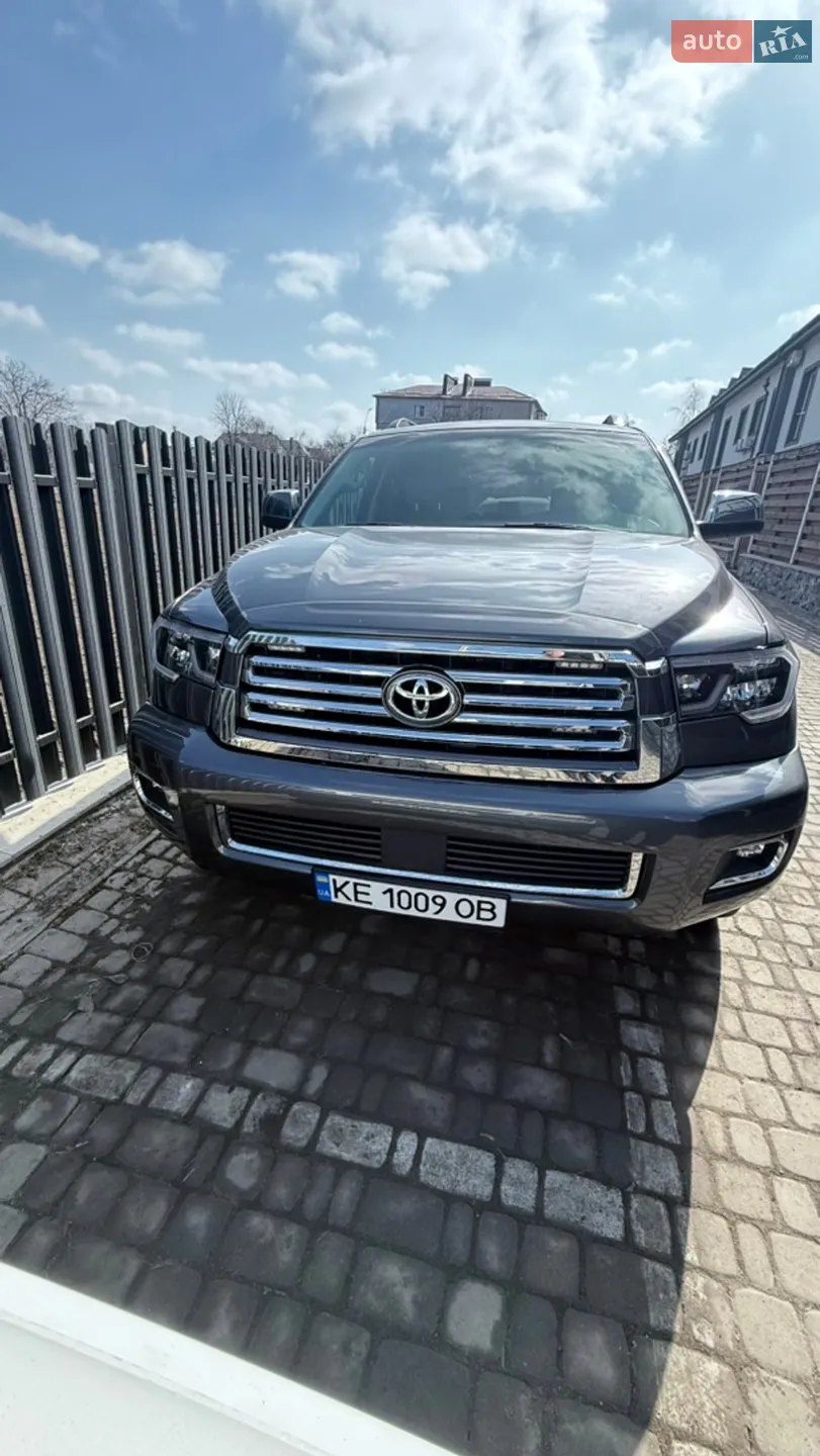Toyota Sequoia, 2016