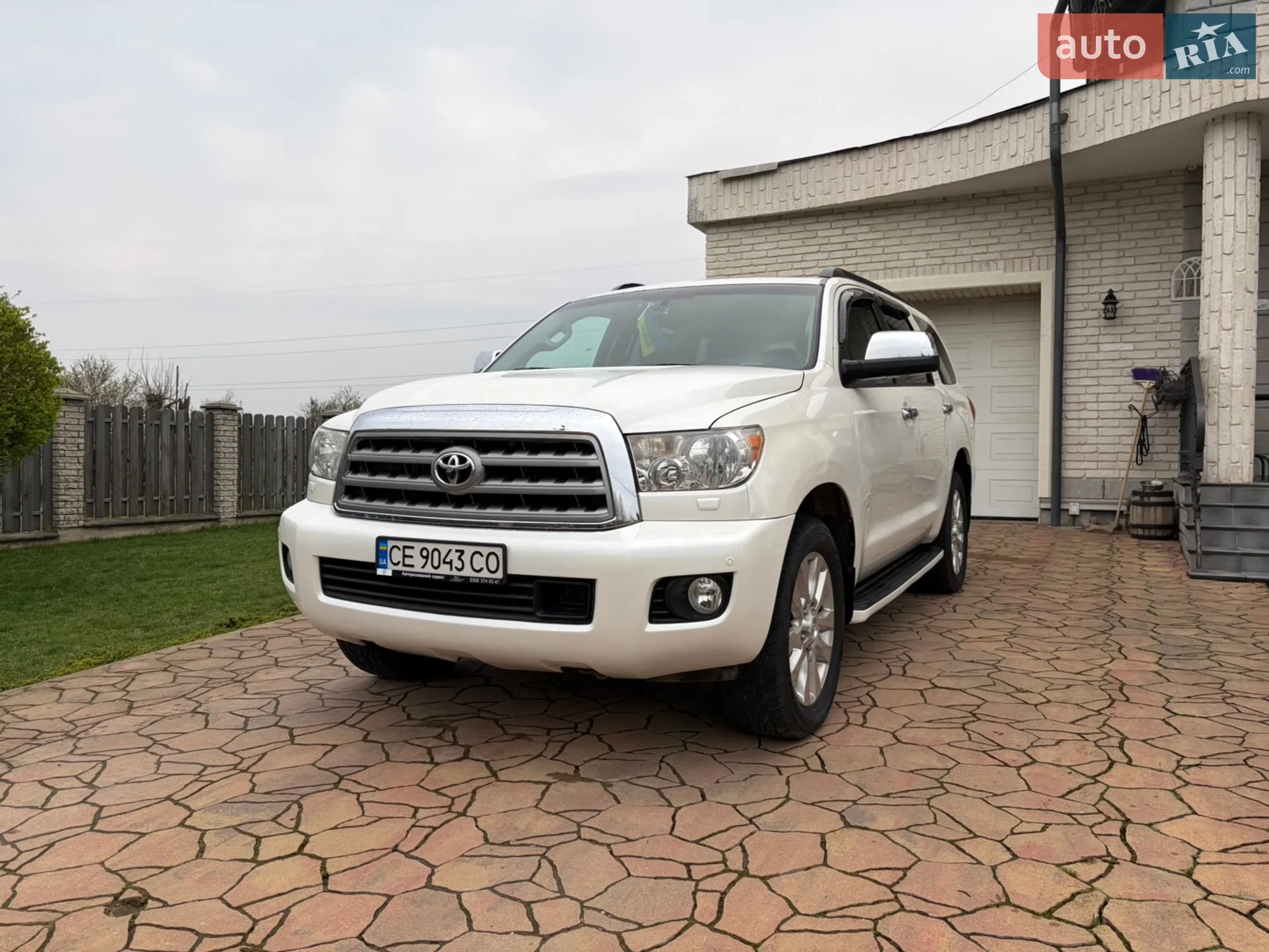Toyota Sequoia, 2012