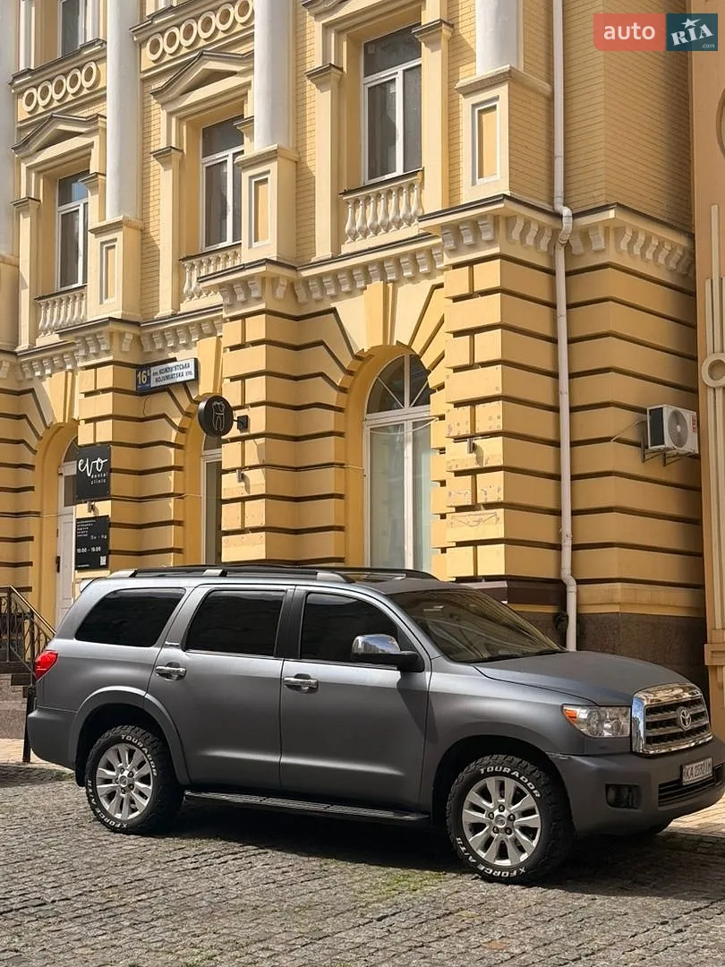 Toyota Sequoia, 2010